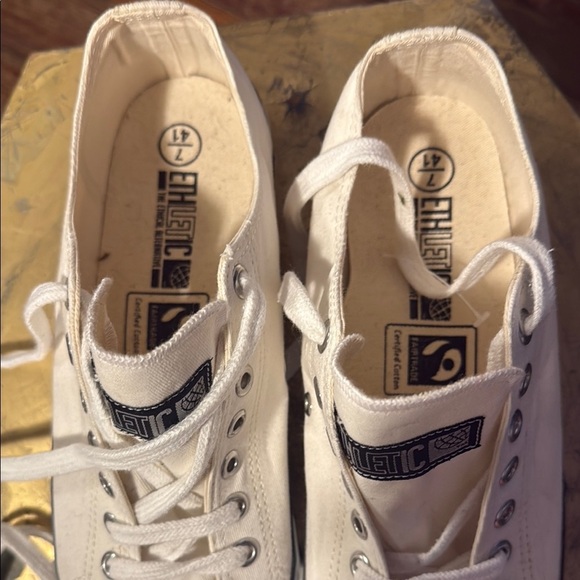 Ethletic Sneakers Cream - Fairtrade shoes. Never worn. With tag. Size 10. - Picture 5 of 11